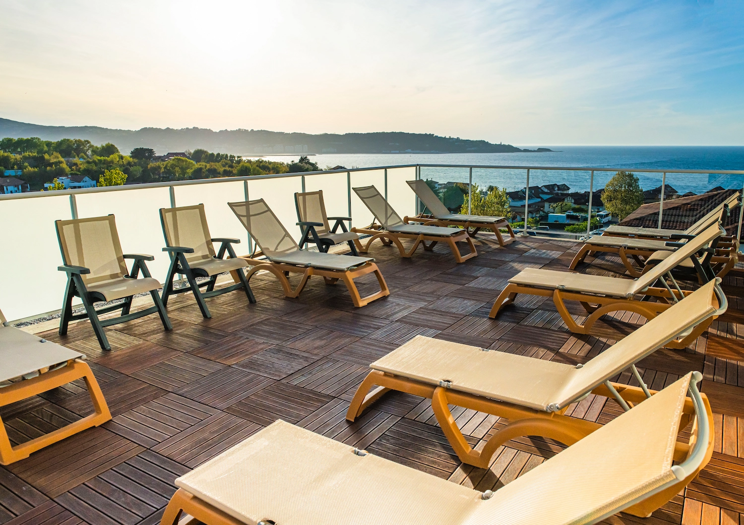 terrasse vue mer Hendaye transats vacances détente Pays basque