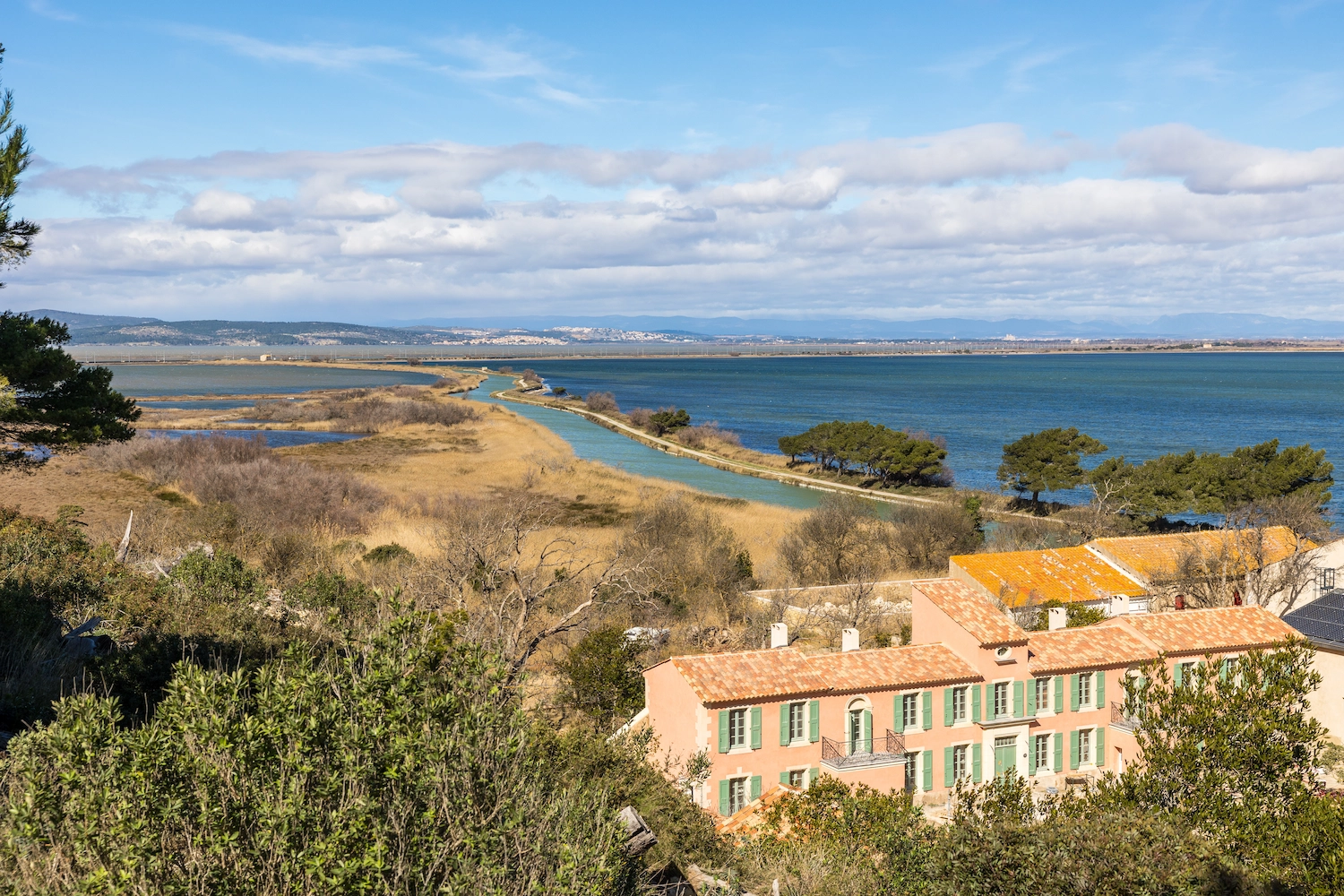 Panorama sur les étangs de Sigean et la lagune méditerranéenne