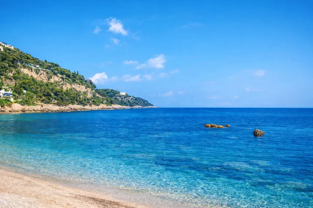 plage roquebrune cap martin eau turquoise cote azur