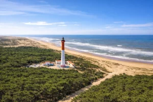 Phare de la Coubre et plage sauvage à La Tremblade en Charente-Maritime pour un séjour bord de mer